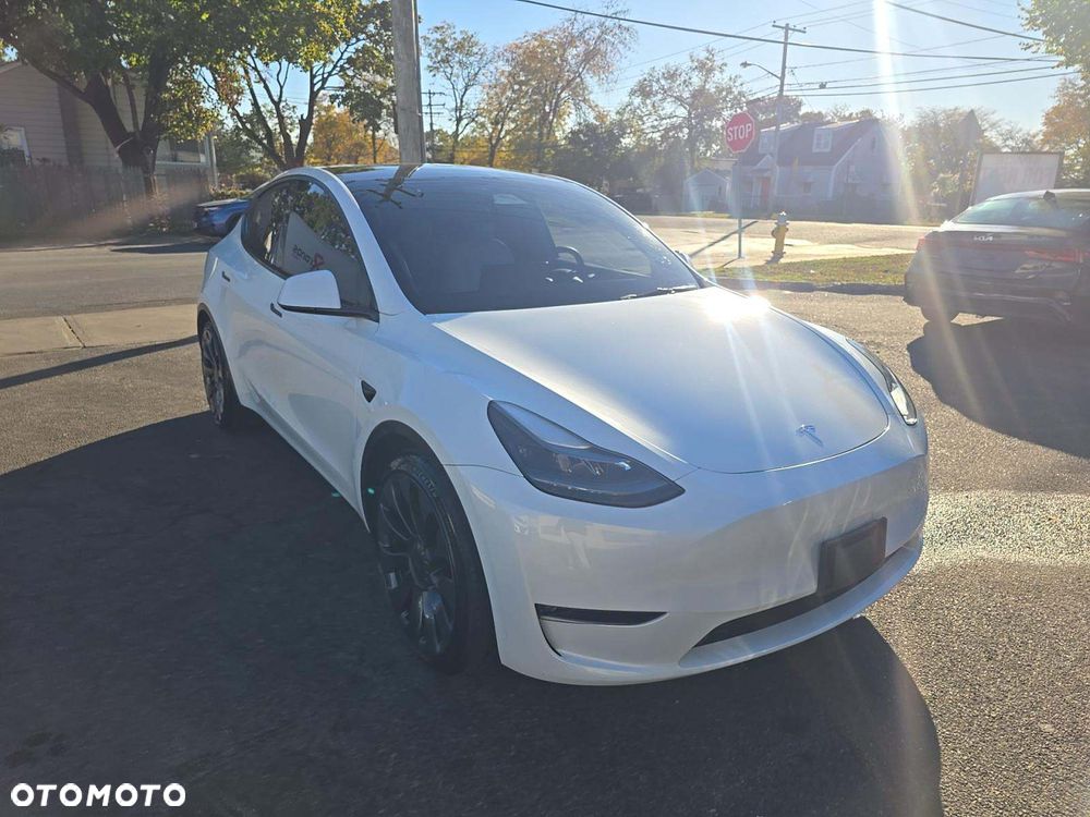 Tesla Model Y Long Range Dual Motor AWD - 2