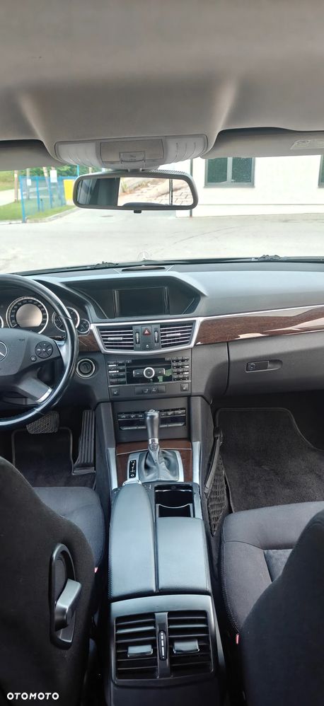 Mercedes-Benz Klasa E 220 CDI BlueEff - 21
