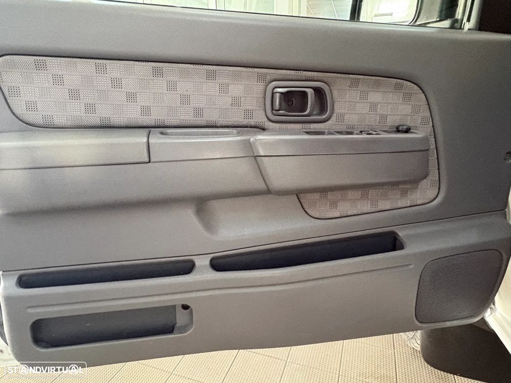 Nissan Pick Up - 15