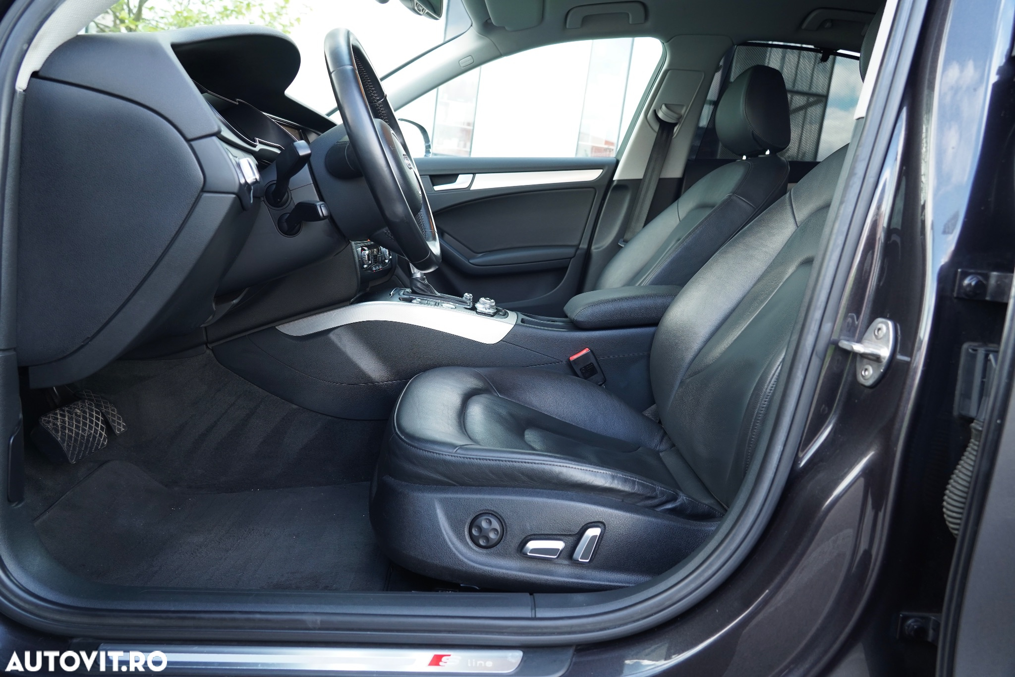 Audi A4 2.0 TDI DPF clean diesel multitronic S line Sportpaket - 13