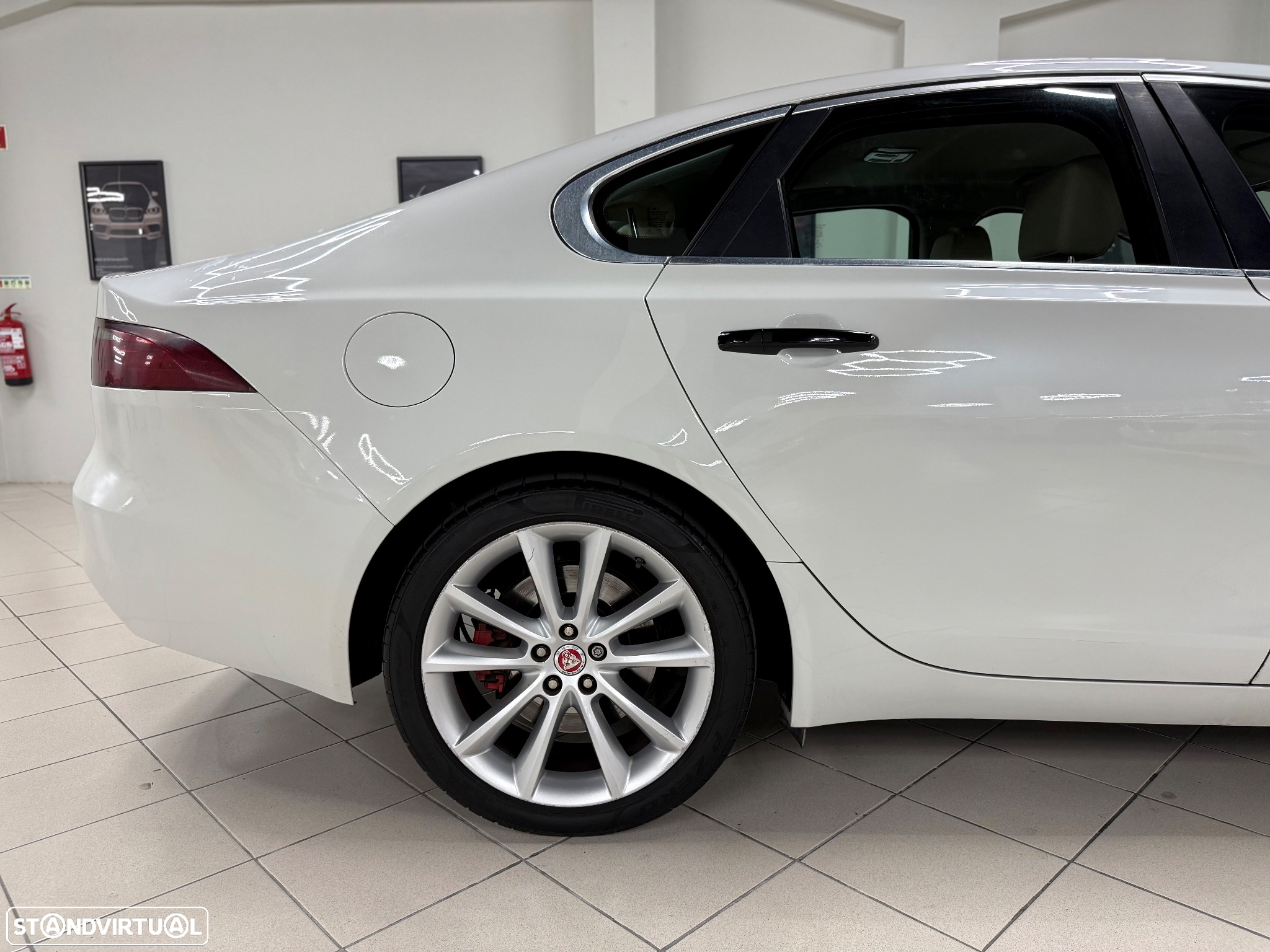 Jaguar XF 2.0 D Prestige Aut. - 9