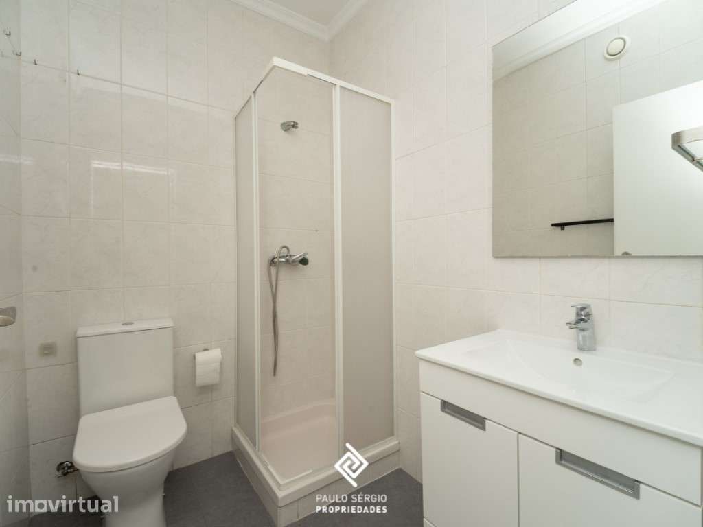 Apartamento T1+1 para arrendar na Avenida António Coelho Moreira em... - Grande imagem: 5/11