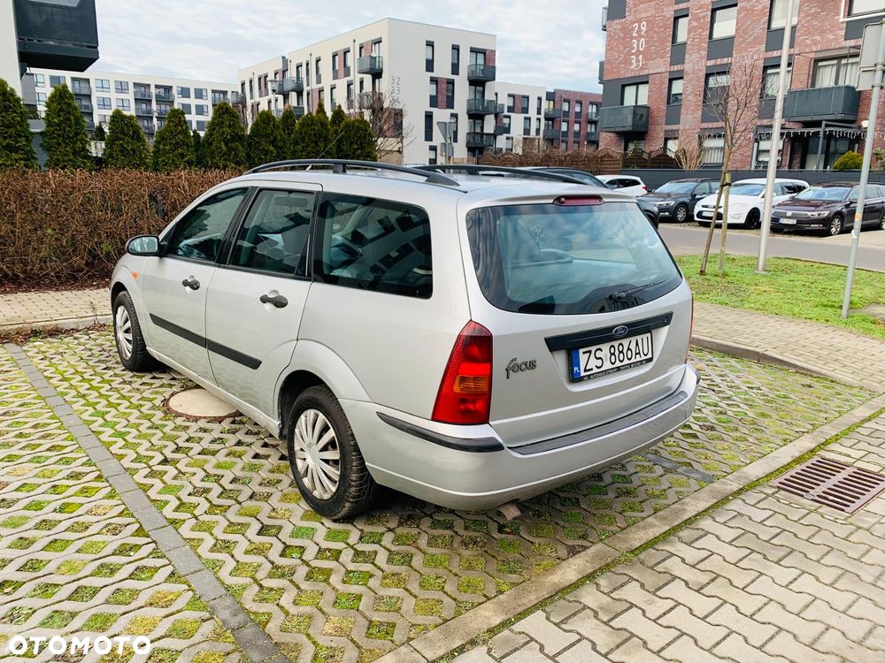 Ford Focus Turnier 1.8 DI Futura - 4