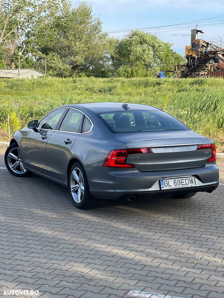 Volvo S90 D5 AWD Geartronic Momentum Pro - 4