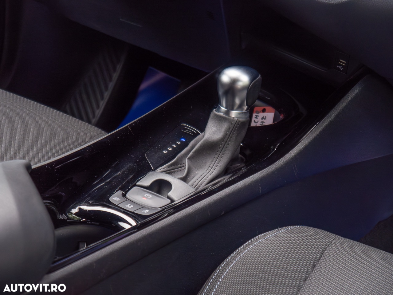 Toyota C-HR 1.8 Hybrid Business Edition - 22