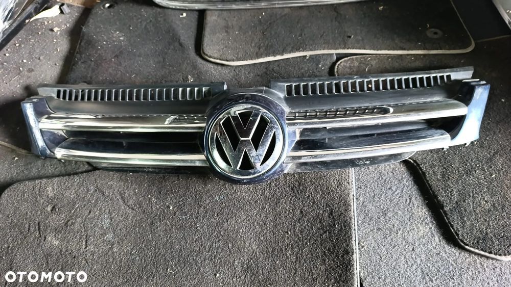 Volkswagen Golf Plus Atrapa chłodnicy Grill 5M0853653 - 1