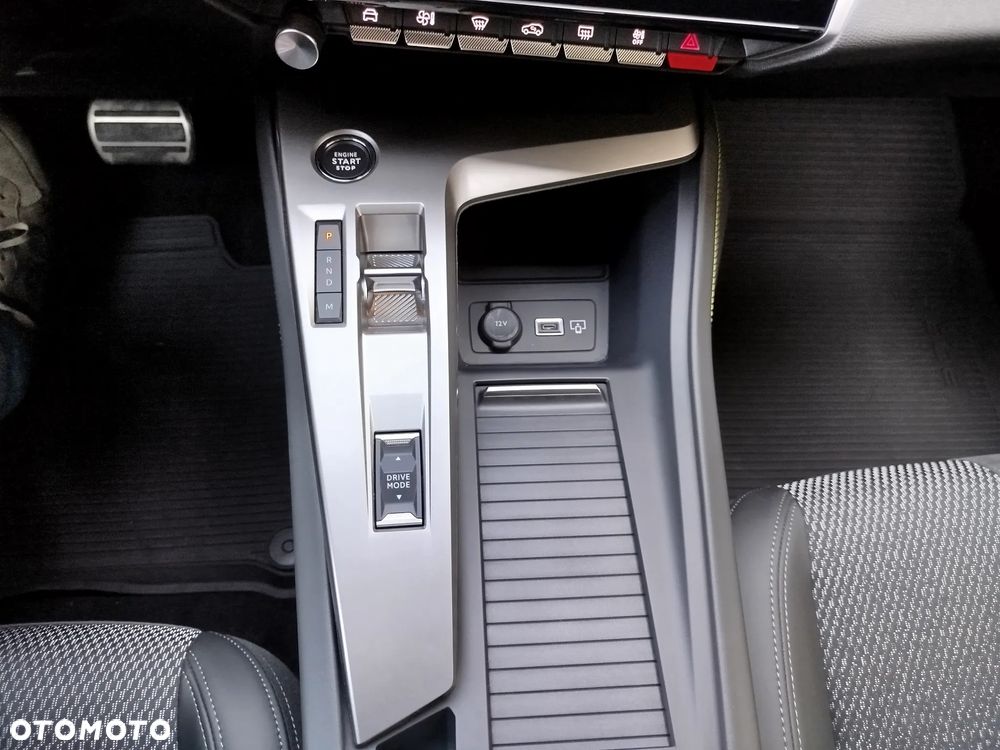 Peugeot 308 1.2 mHEV GT S&S e-DCS6 - 23