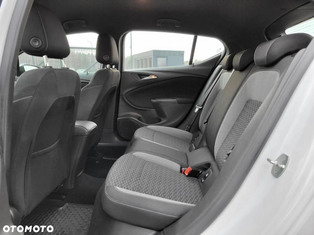 Opel Astra 1.2 T GS Line S&S - 17