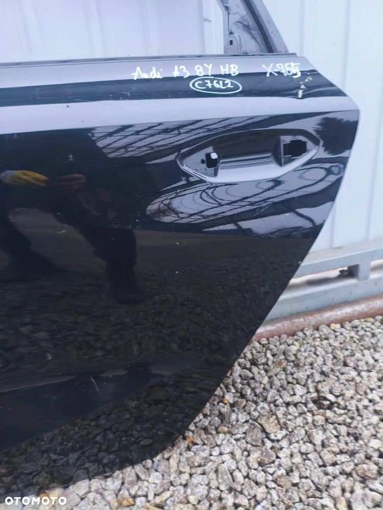 AUDI A3 8Y HB DRZWI LEWE TYLNE POZNAŃ GIEŁDA X755 - 2