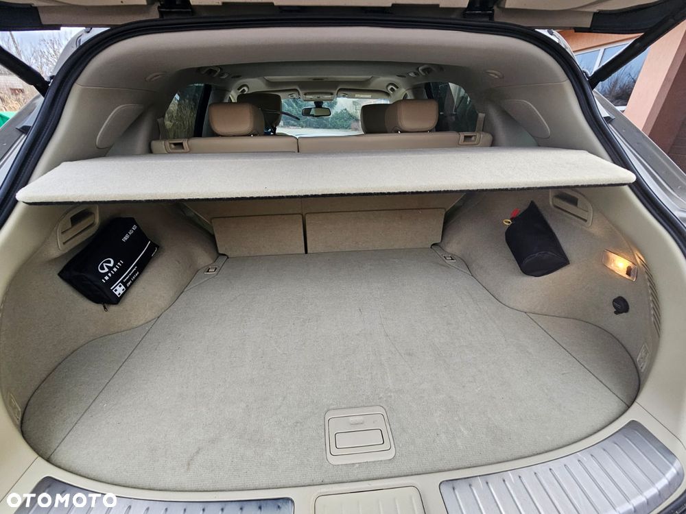 Infiniti QX70 3.7 S - 31