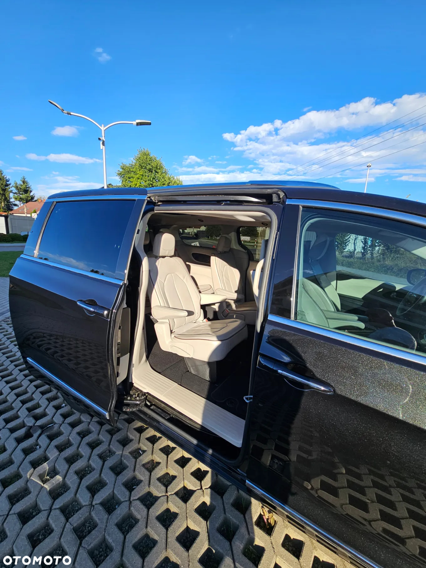 Chrysler Pacifica - 25