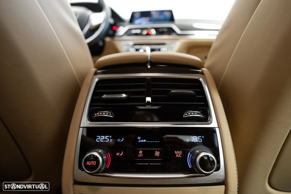 BMW 740 d xDrive Pack M - 24