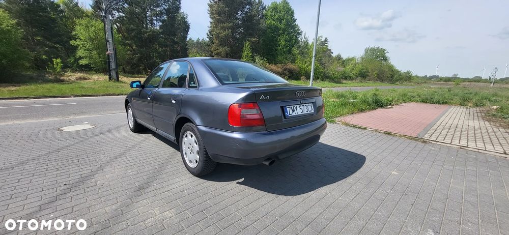 Audi A4 Limousine 1.8 - 5