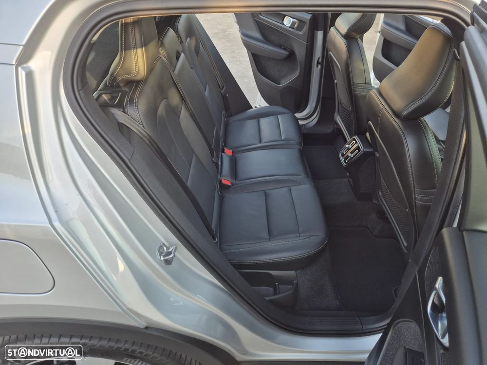 Volvo XC 40 2.0 D4 Momentum Plus AWD - 7