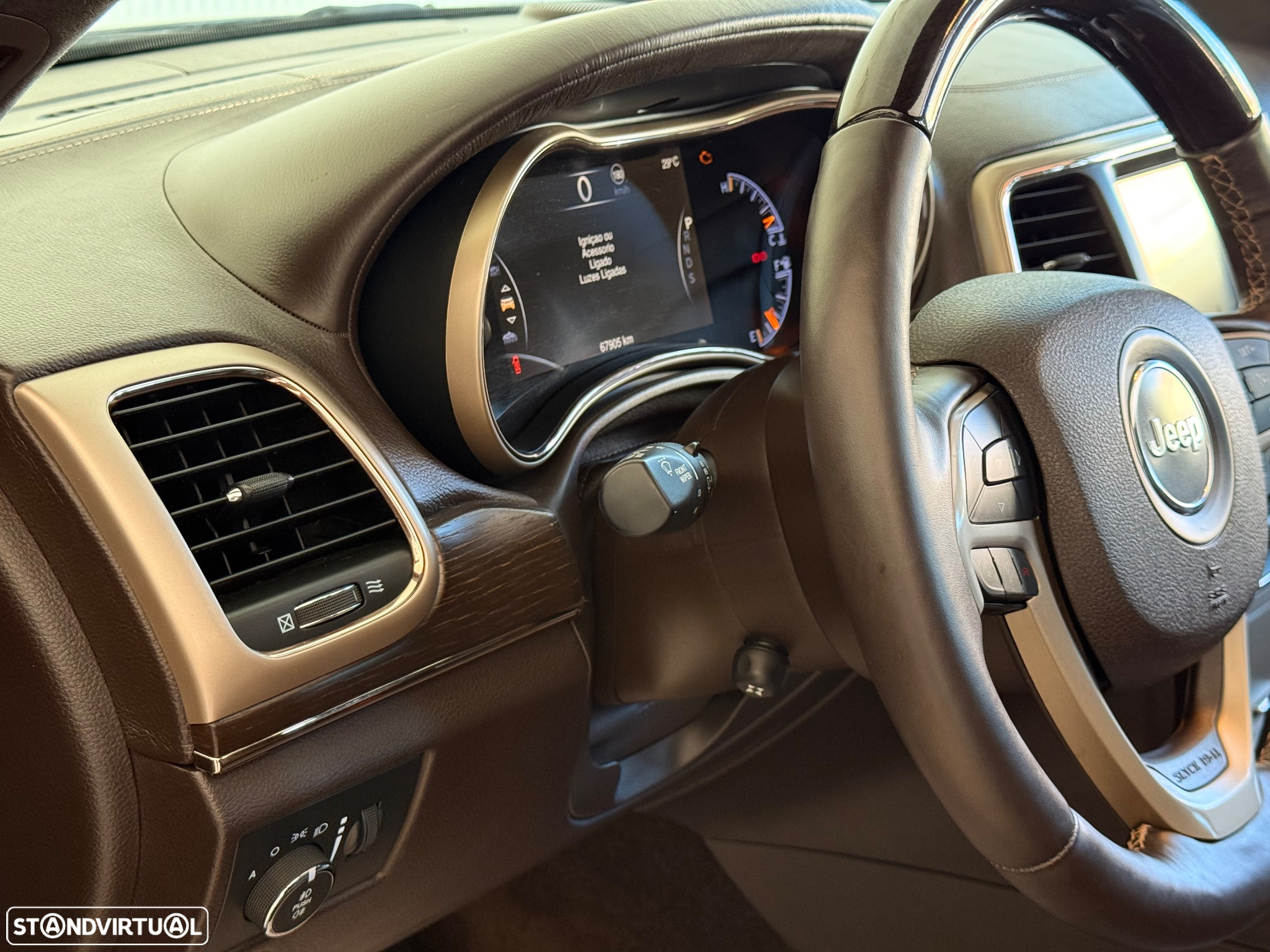 Jeep Grand Cherokee 5.7 V8 HEMI 4WD Auto Summit - 32