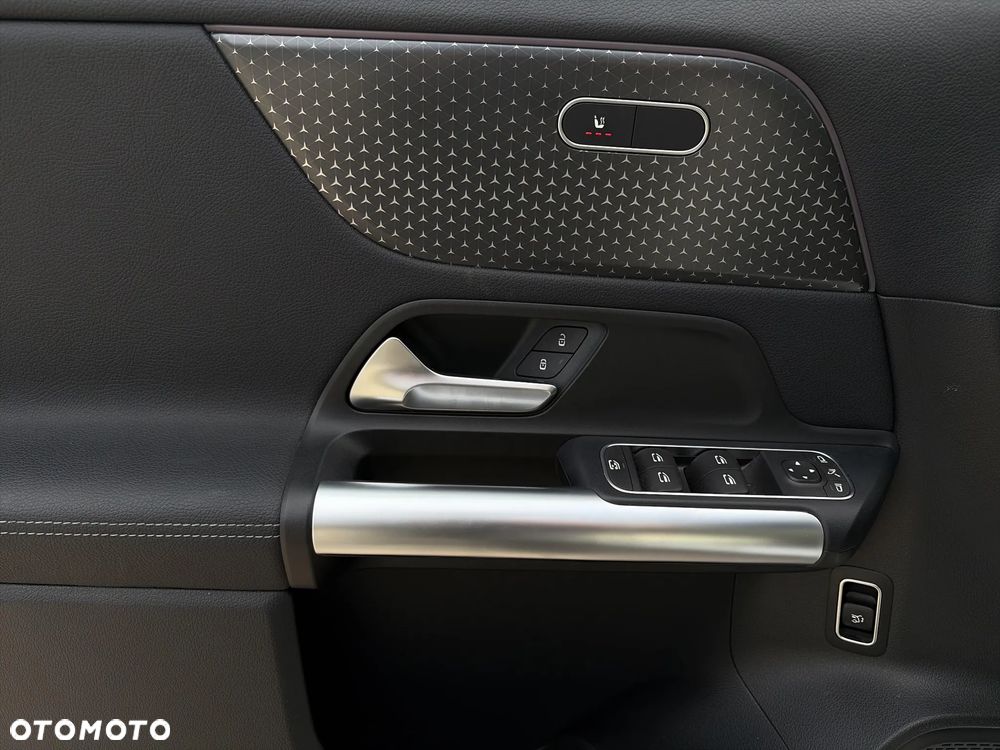 Mercedes-Benz EQA 300 66.5kWh 4-Matic AMG Line - 12