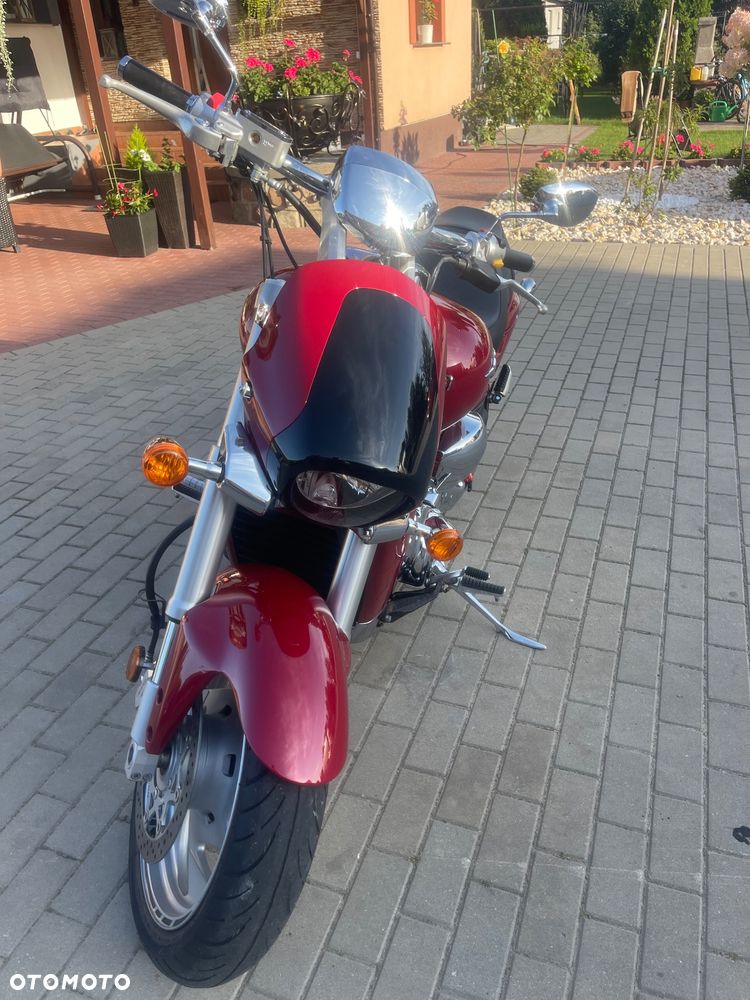 Suzuki Intruder - 1
