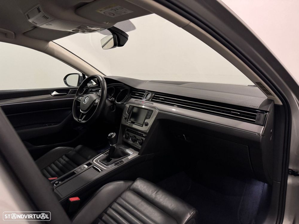 VW Passat Alltrack 2.0 TDi 4Motion - 29