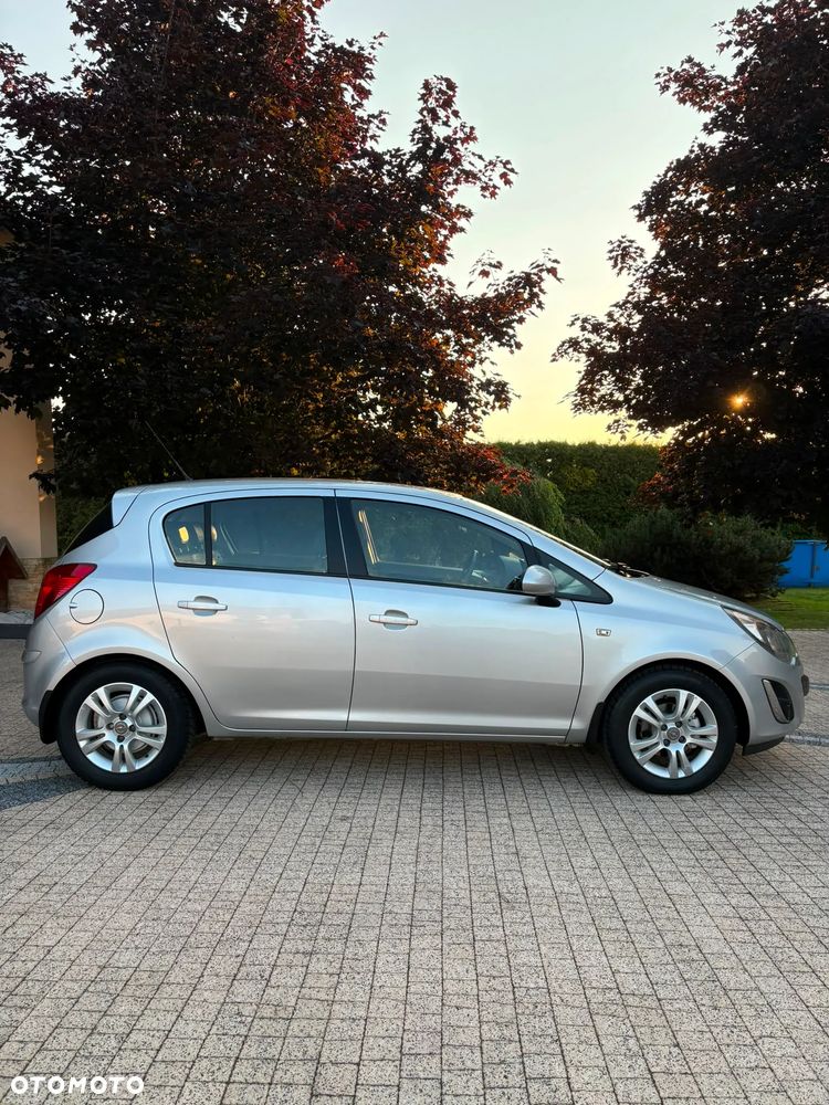 Opel Corsa 1.4 16V Cosmo - 2