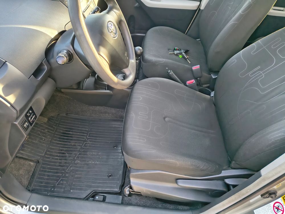 Toyota Yaris - 12