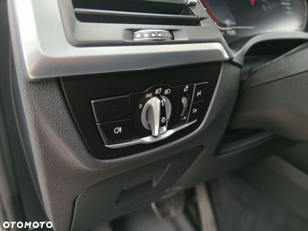 BMW iX3 80kWh Impressive - 17