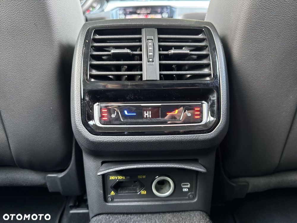 Volkswagen Passat Variant 2.0 TDI SCR Elegance DSG - 16