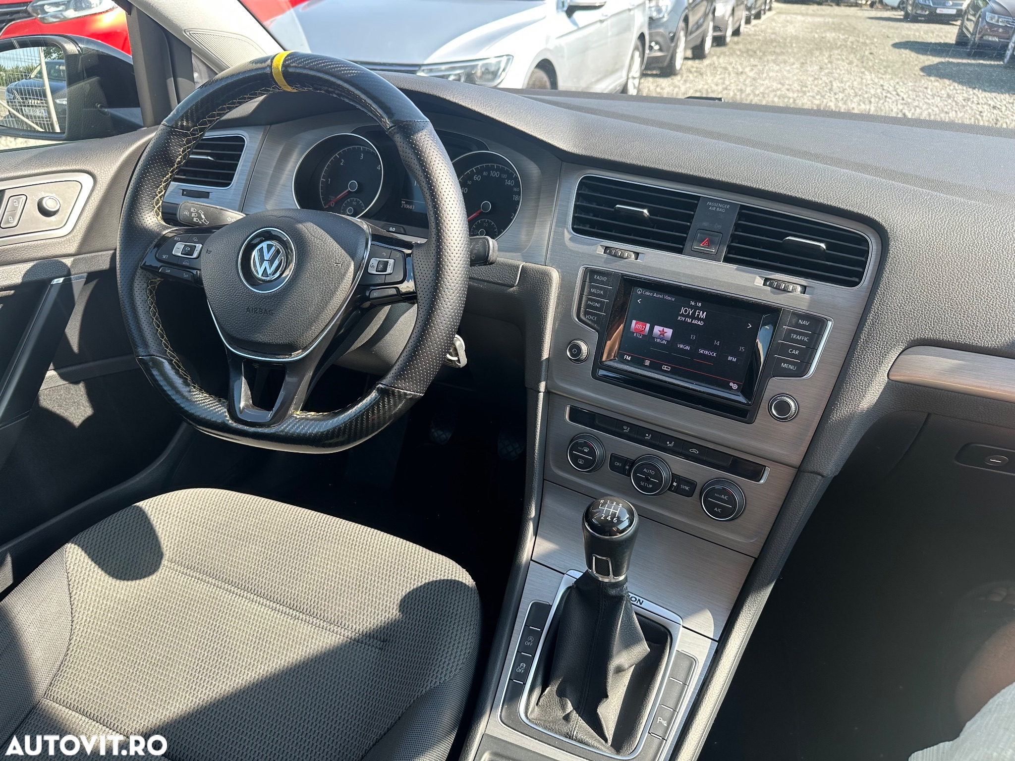 Volkswagen Golf - 8
