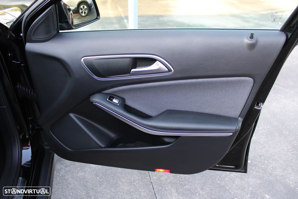 Mercedes-Benz GLA 180 d 7G-DCT Urban - 47