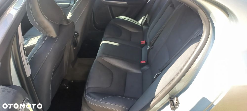 Volvo S60 D3 R-Design - 7