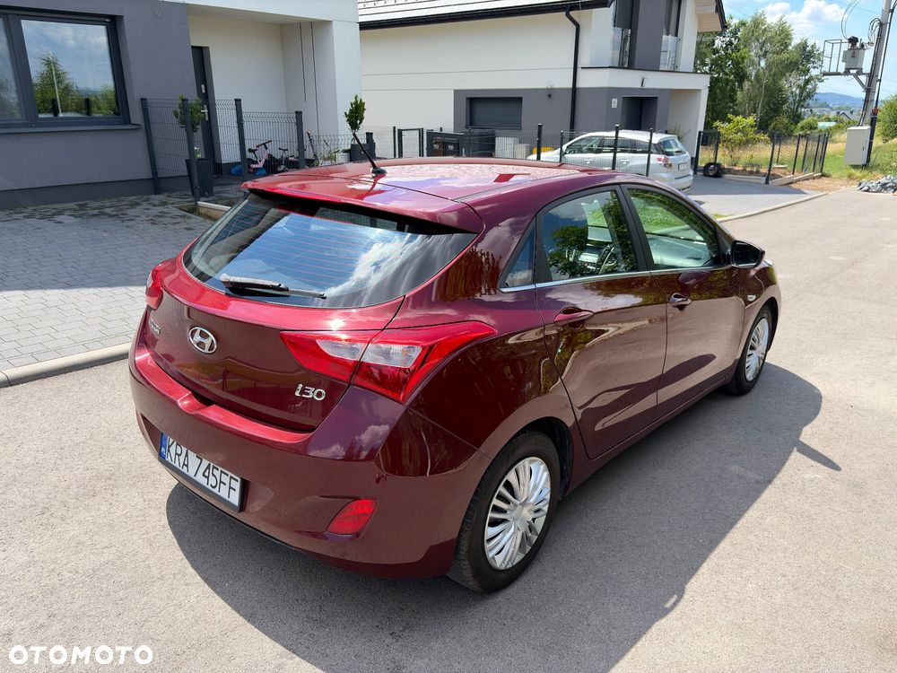 Hyundai i30 blue 1.4 Passion - 13