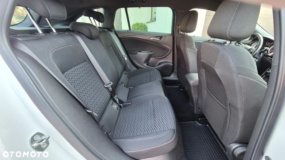 Opel Astra 1.6 T Dynamic S&S - 13