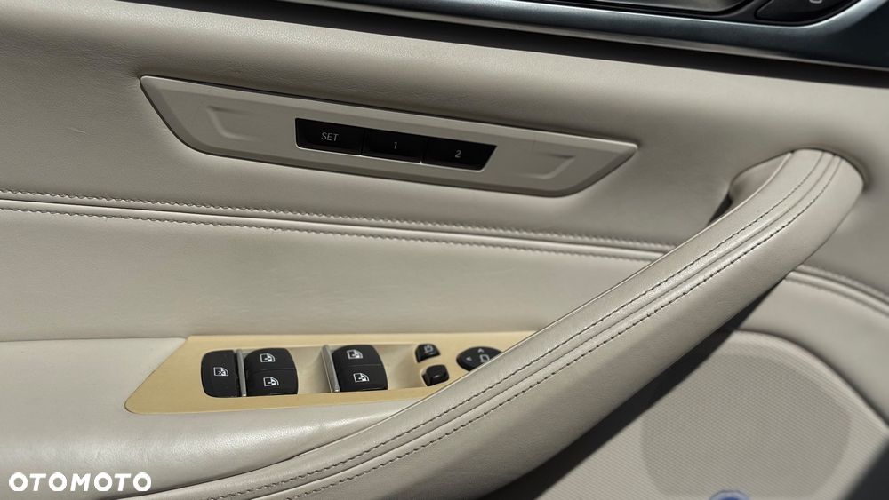 BMW Seria 5 540i Luxury Line sport - 34