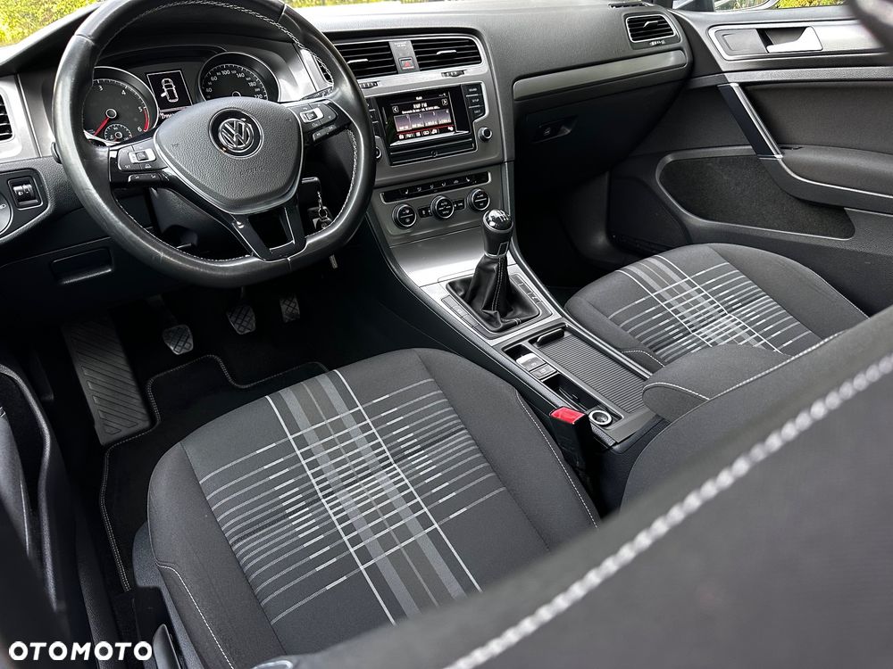 Volkswagen Golf 2.0 TDI BlueMotion Technology Lounge - 23