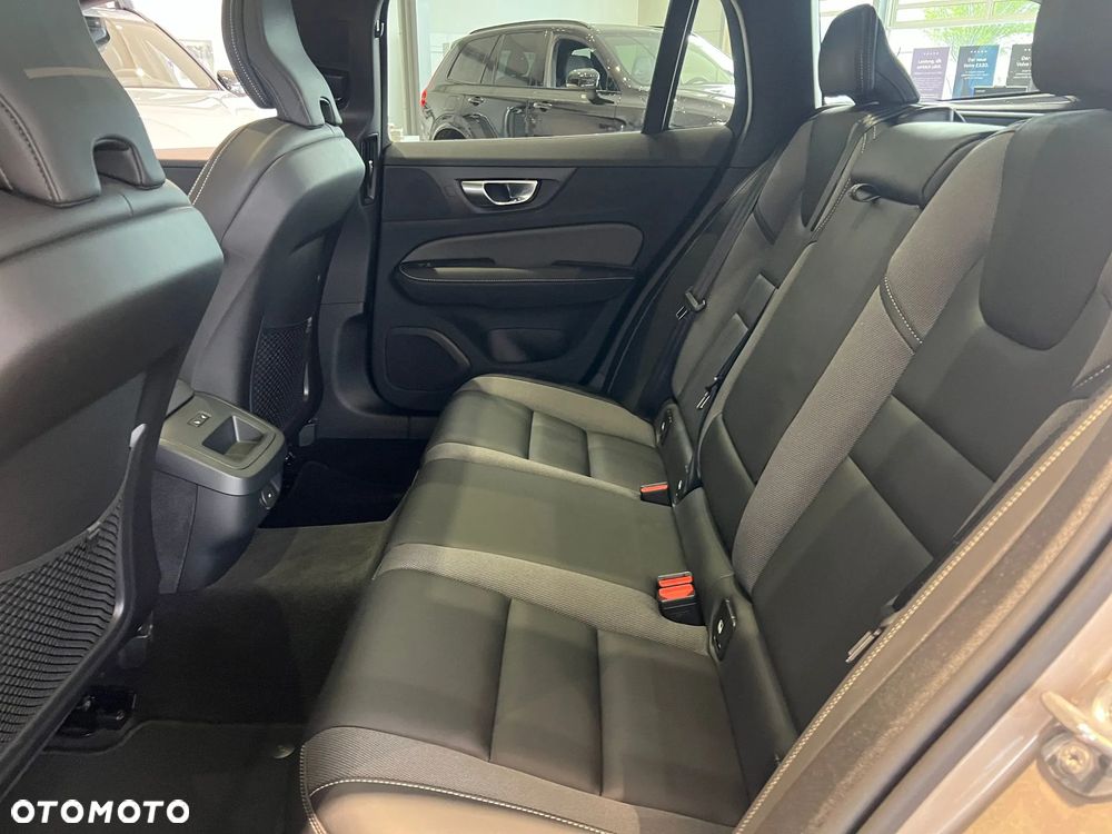 Volvo V60 B4 B Ultimate Dark - 28