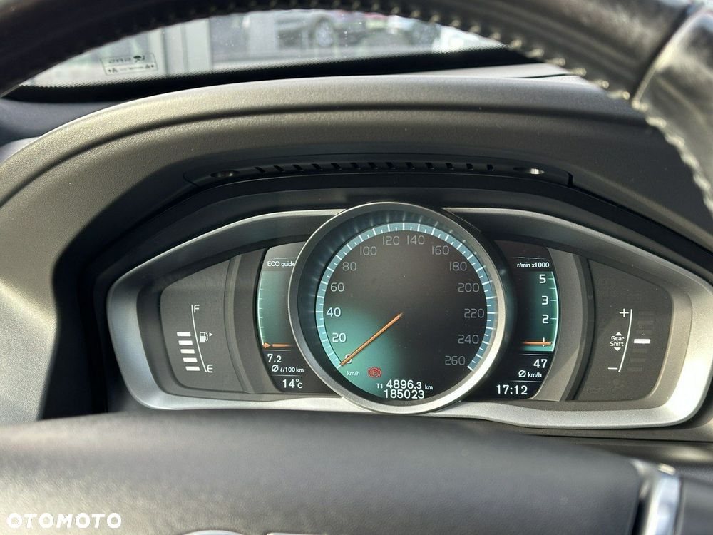 Volvo XC 60 D4 Momentum - 25