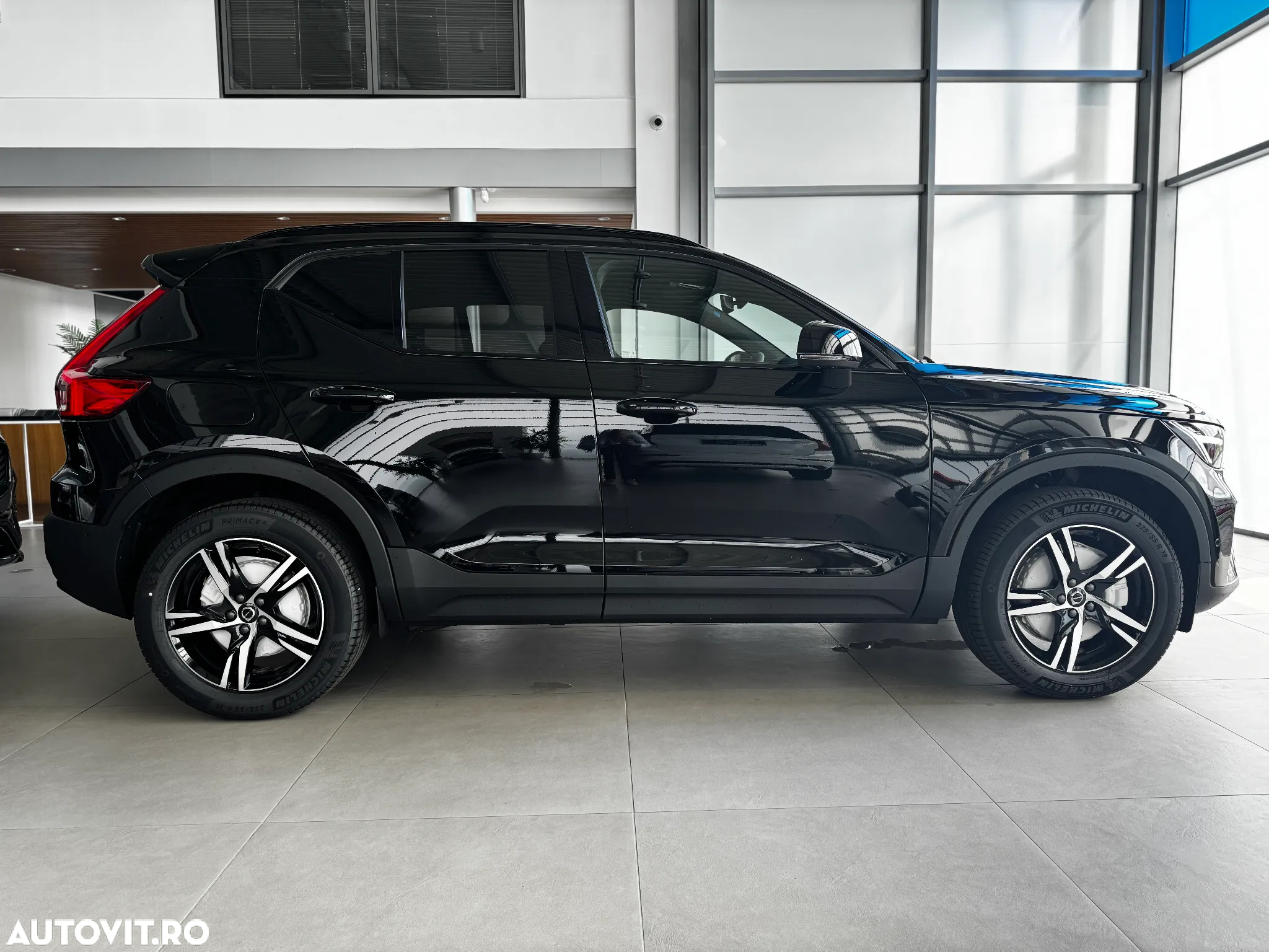 Volvo XC 40 B3 AT FWD MHEV Plus Dark - 3