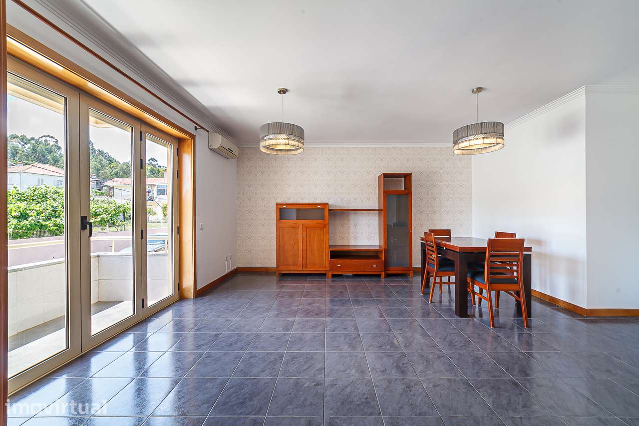 T2 de 140 m² no centro de Fiães, com garagem fechada e terraço - Grande imagem: 2/35