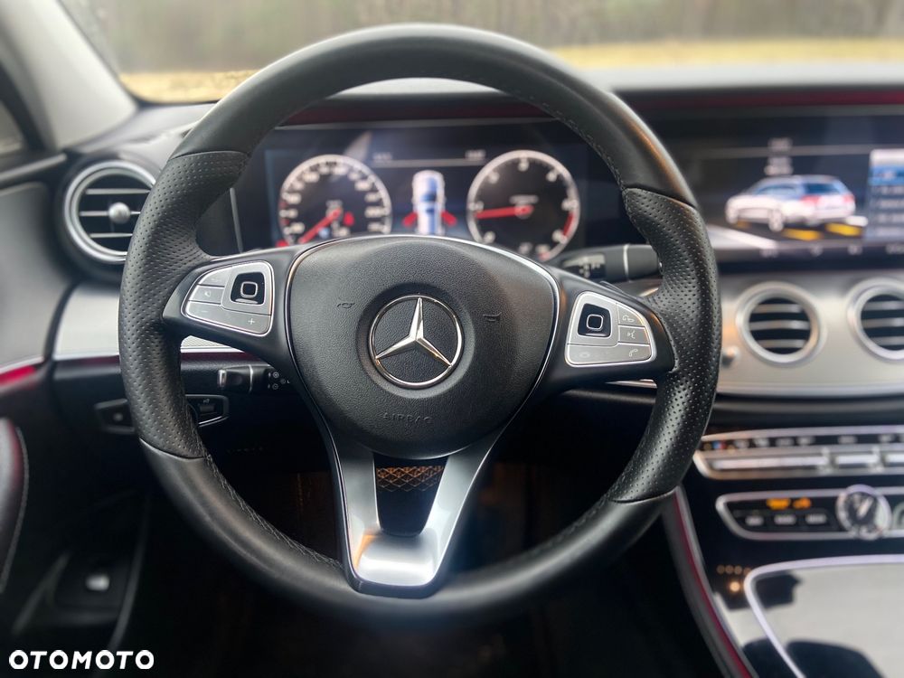 Mercedes-Benz Klasa E 220 d 9G-TRONIC AMG Line - 23