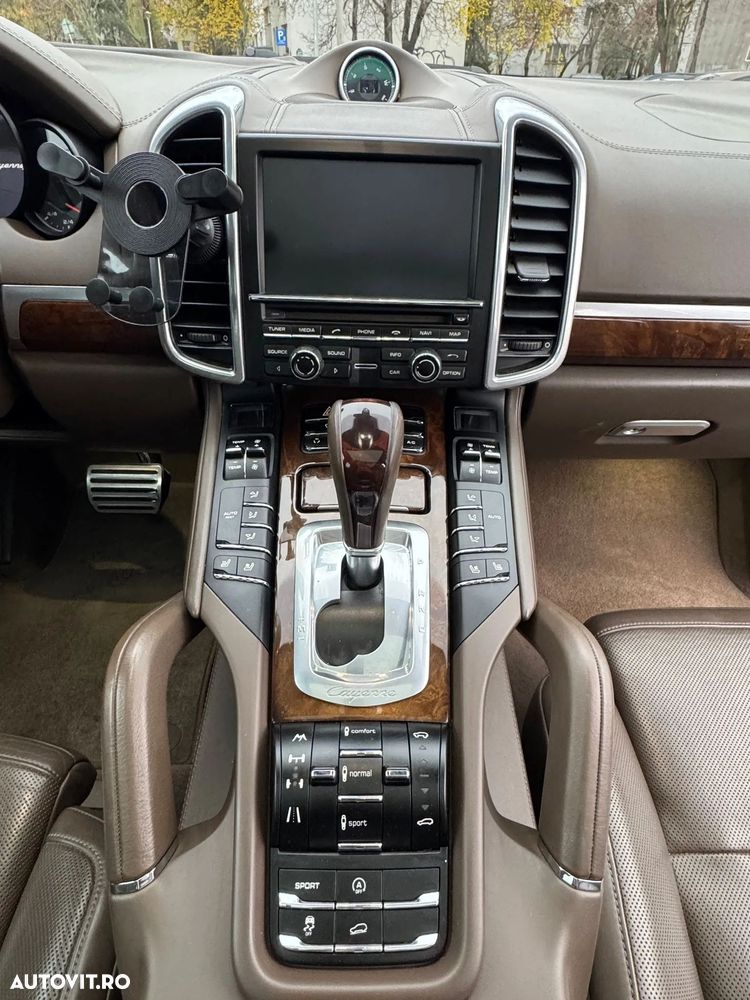Porsche Cayenne - 8