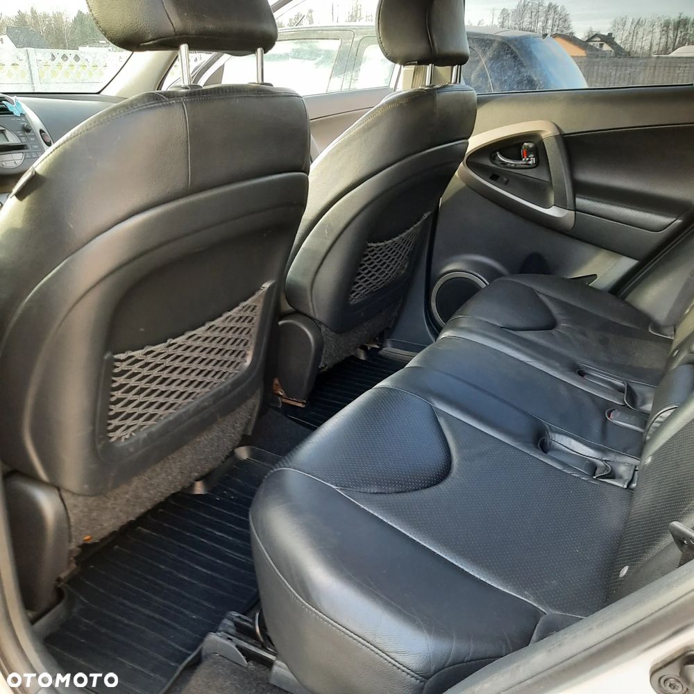 Toyota RAV4 - 8