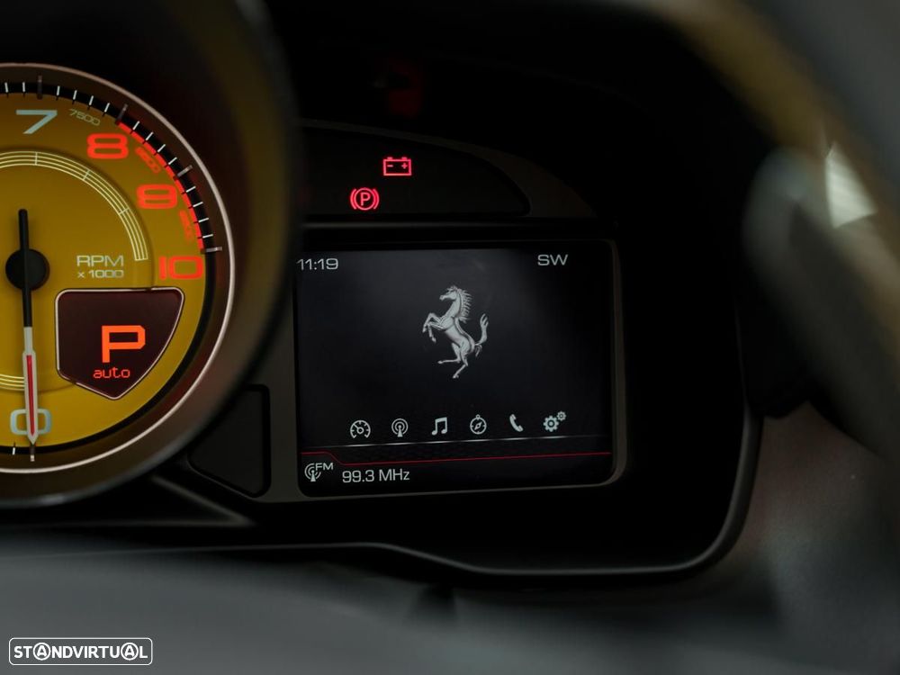 Ferrari F8 Tributo Spider - 36