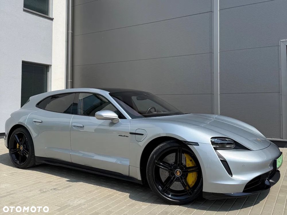 Porsche Taycan Turbo S - 7