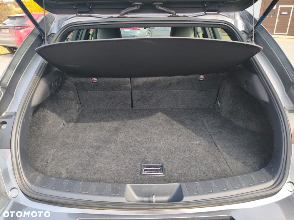 Lexus UX 250h GPF Business AWD - 16