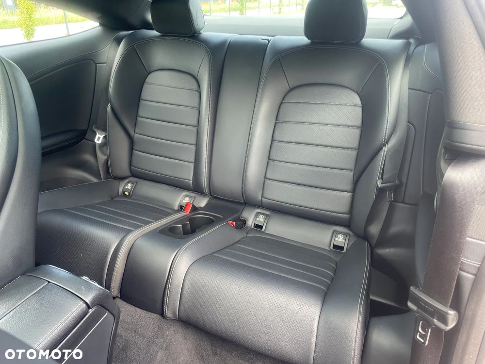 Mercedes-Benz Klasa C 300 7G-TRONIC AMG Line - 19
