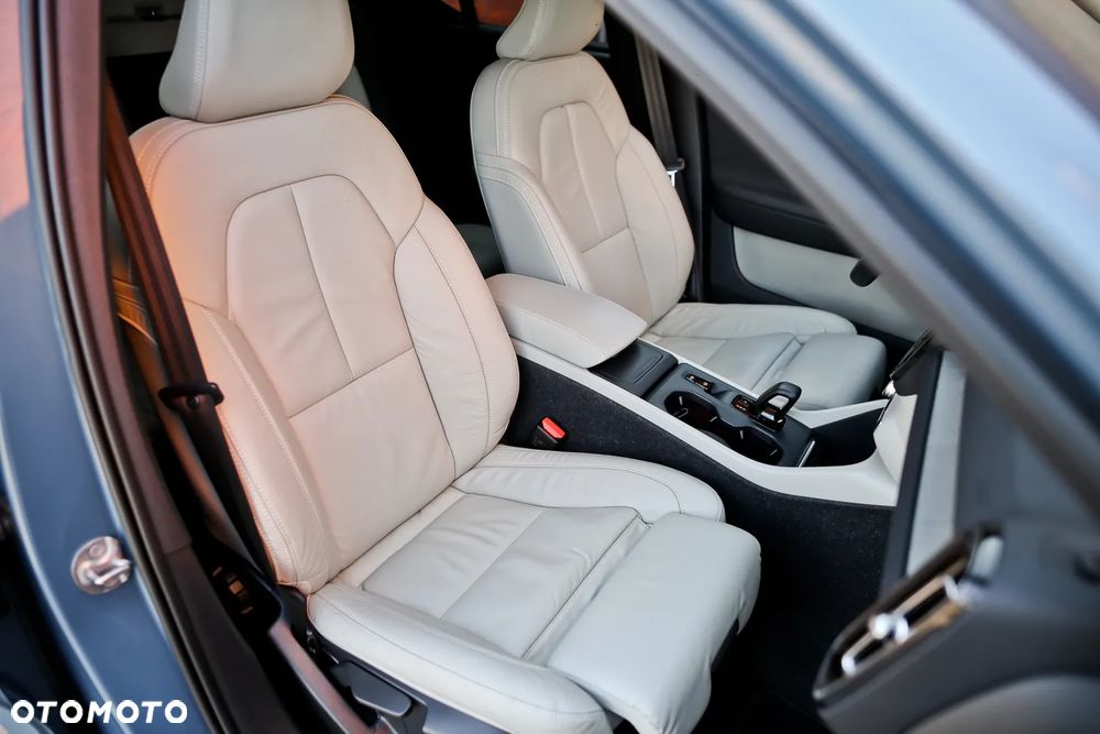 Volvo XC 40 B4 AWD Ultimate Bright - 25