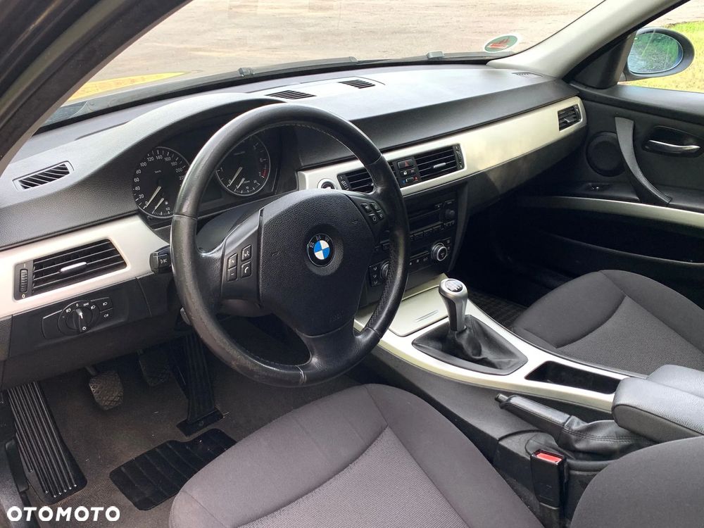BMW Seria 3 318i - 11