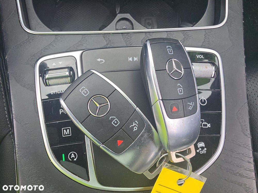 Mercedes-Benz GLC 300 4Matic 9G-TRONIC AMG Line - 12