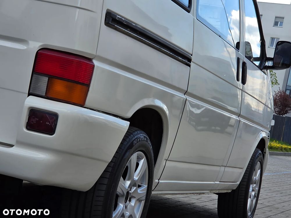 Volkswagen Caravelle - 12