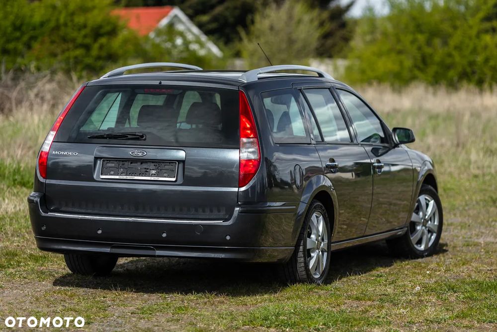 Ford Mondeo 1.8 Ghia - 16