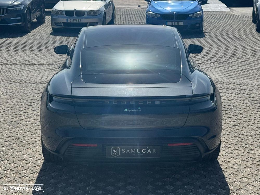 Porsche Taycan - 12